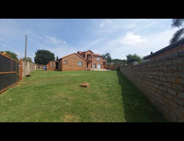 4 BEDROOM HOUSE FOR SALE IN PHILIP NEL PARK